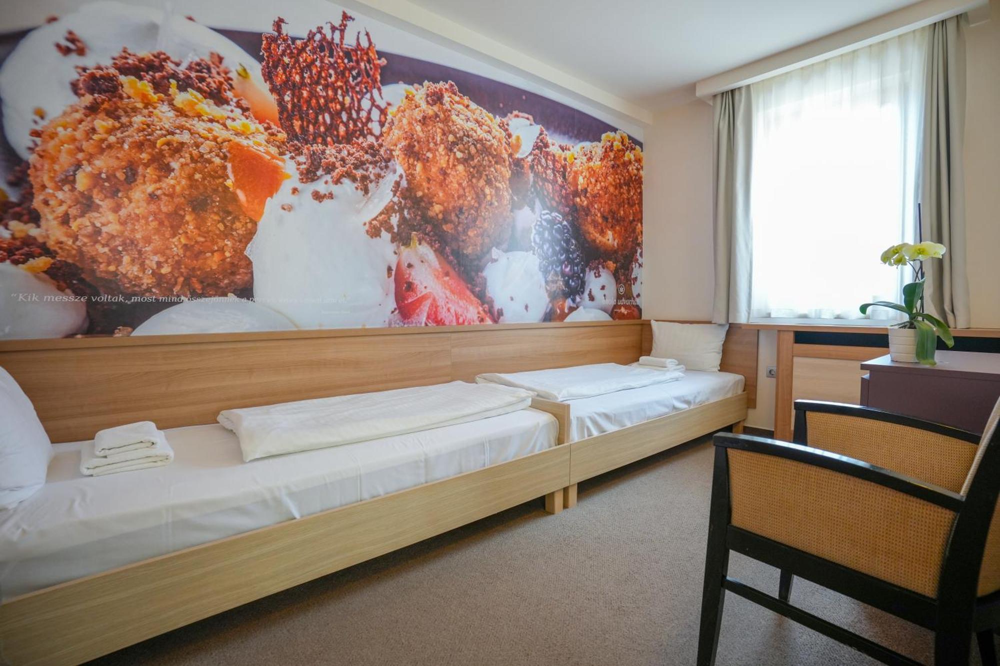 Imola Udvarhaz Dessert Hotel Eğri Dış mekan fotoğraf
